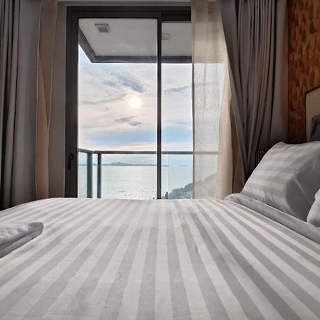 The Astra Sky River Praia de Jomtien Exterior foto