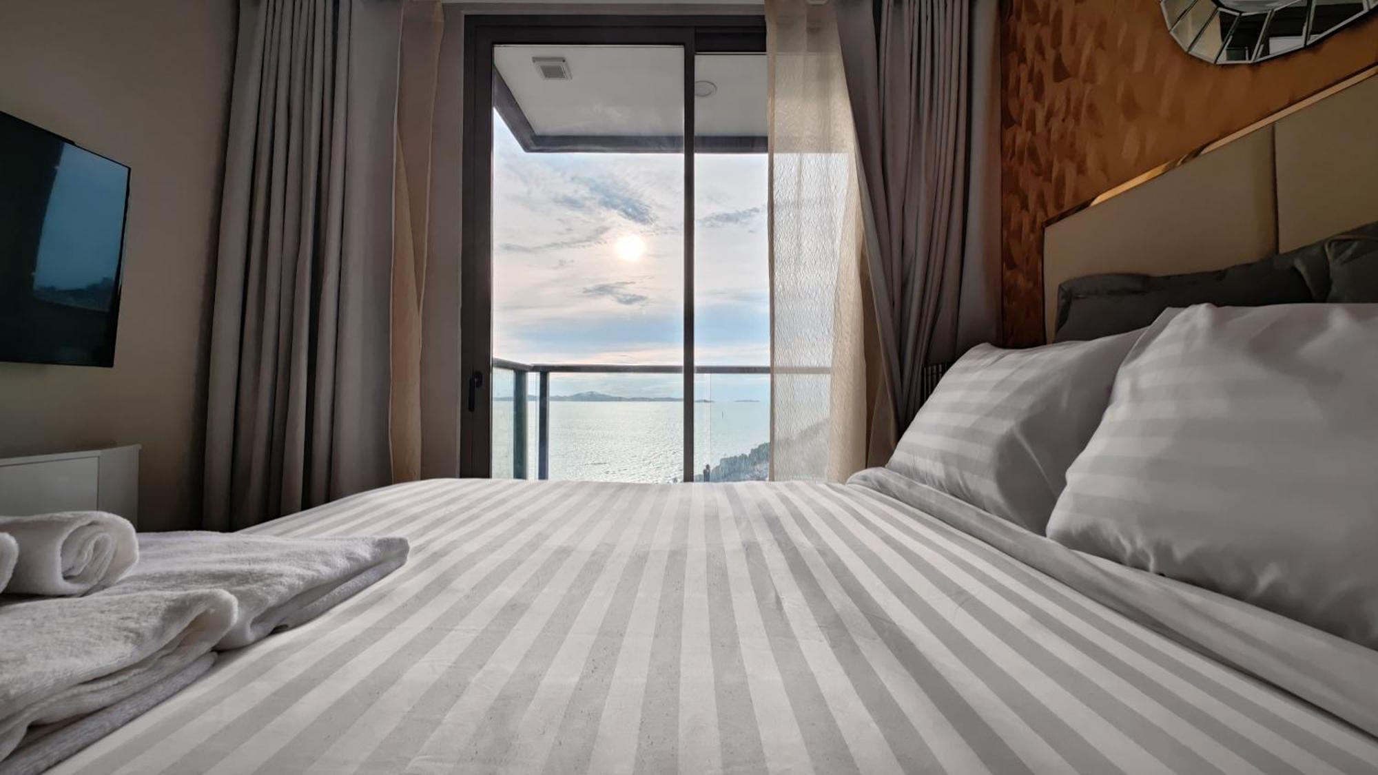The Astra Sky River Praia de Jomtien Exterior foto